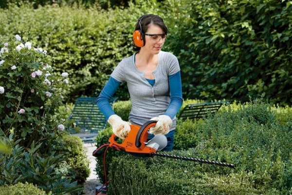 Эти садовые электроножницы от немецкого бренда Штиль популяны среди садоводов по всему миру.